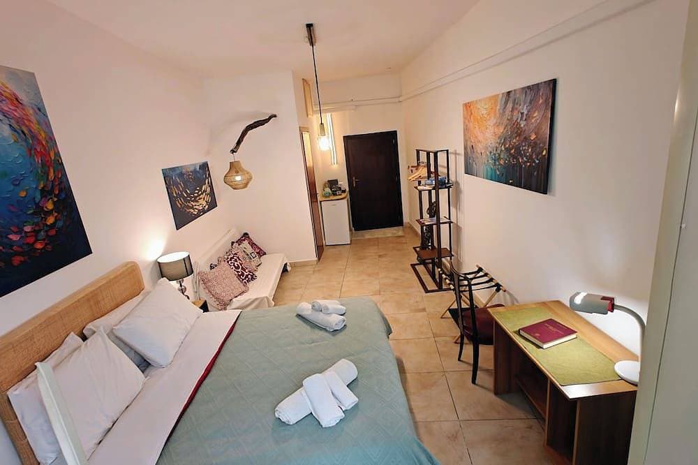 Huge bedroom close to the seafront, right in the city centre 1
