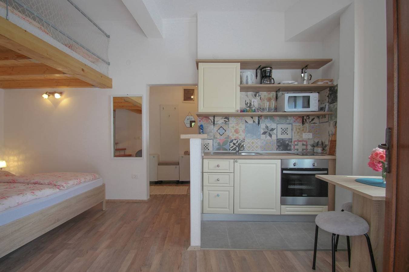 Foto 8 von 25: Bezauberndes Studio-Apartment nur 200 Meter zum Strand mit eigener Galerie