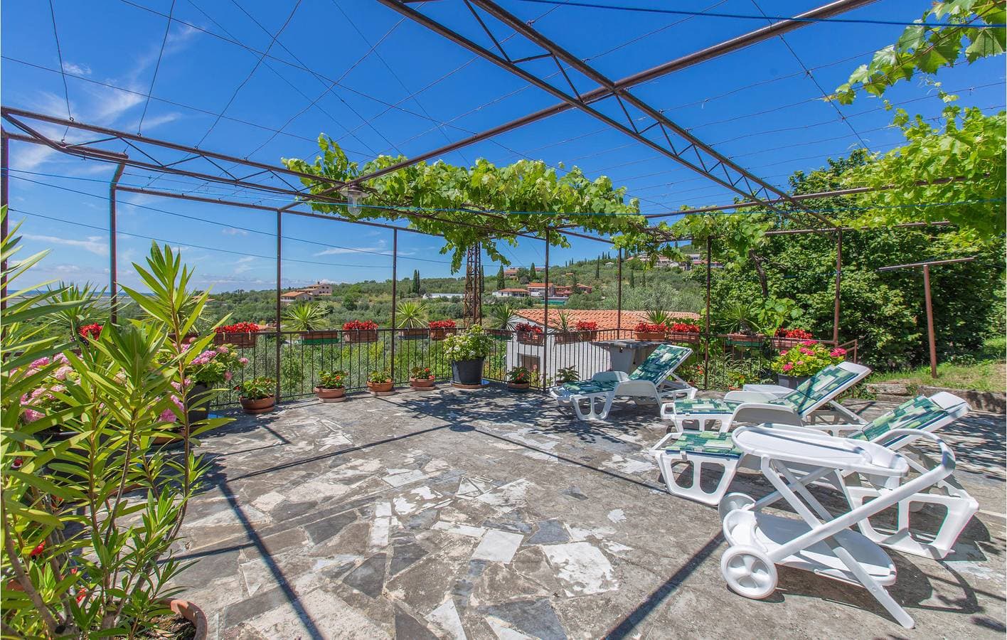 Foto 10 von 20: Ferienwohnung für 5 Personen mit Terrasse