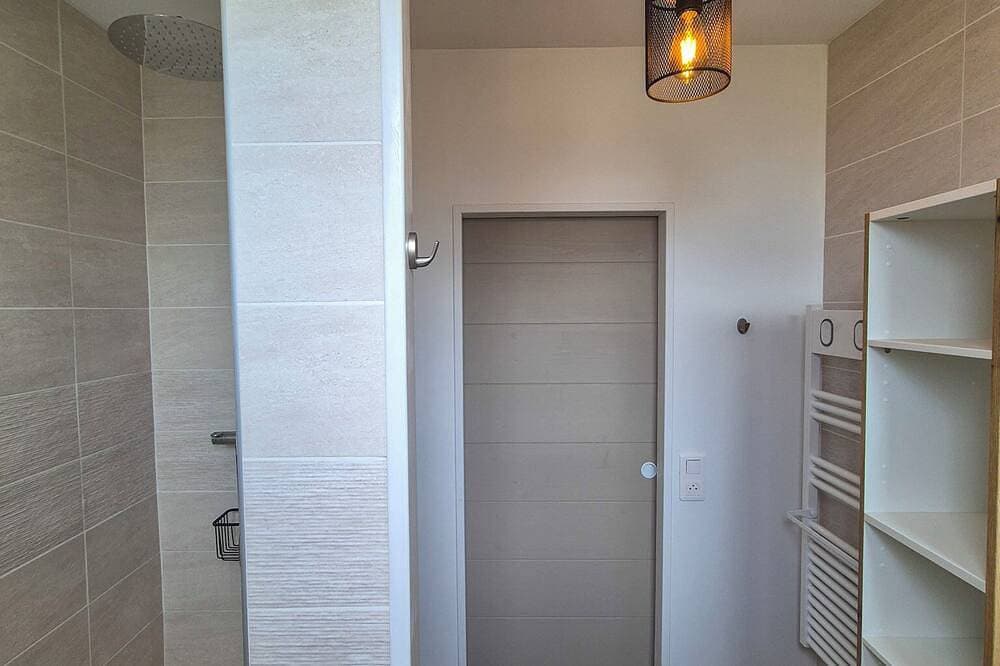 Foto 12 von 30: The house is located 50 meters from the beautiful sandy beach of Denneville.