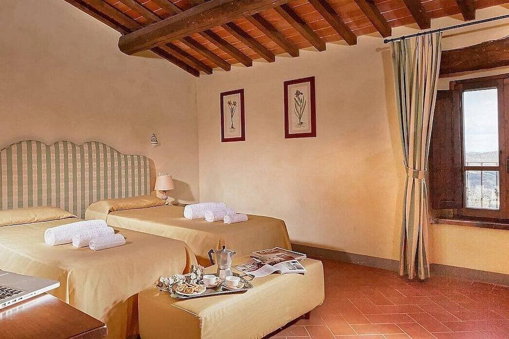 Foto 8 von 16: Casa Ramisia M: A characteristic and welcoming two-story apartment that is part of an ancient country house surrounded by a wonderful park, with Free Wi-Fi.