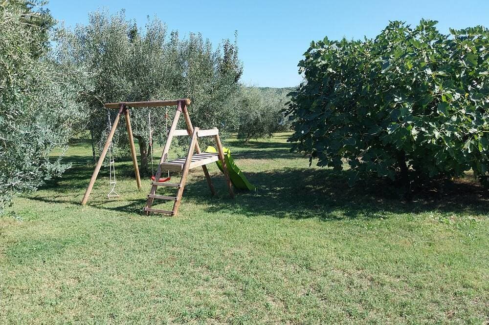 Foto 9 von 30: Beach House Beta a romantic hideaway  in olive grove by the sea, pool, jacuzzi