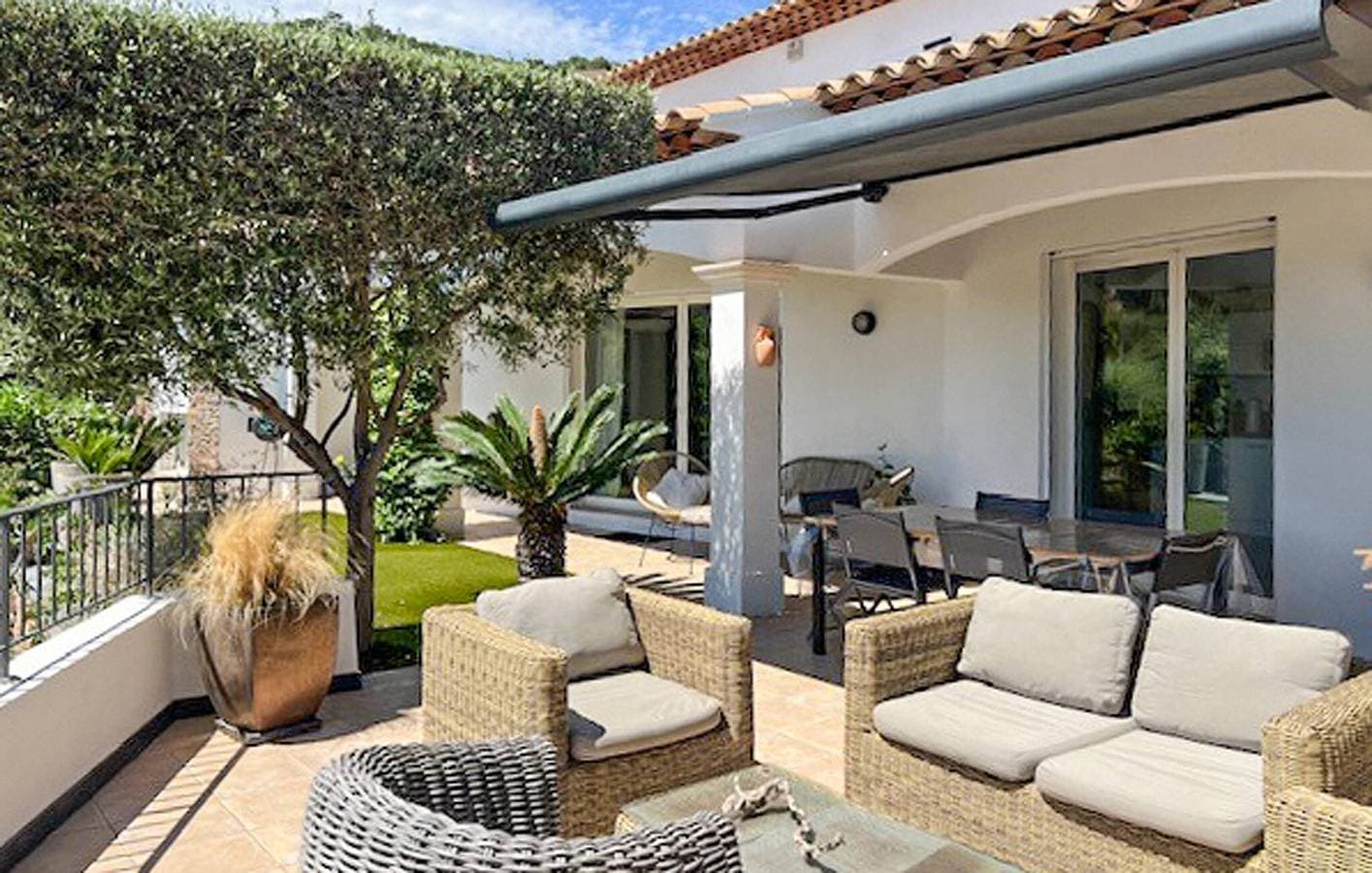 Foto 3 von 25: Apartment mit Meerblick, Parkplatz, Pool und Terrasse
