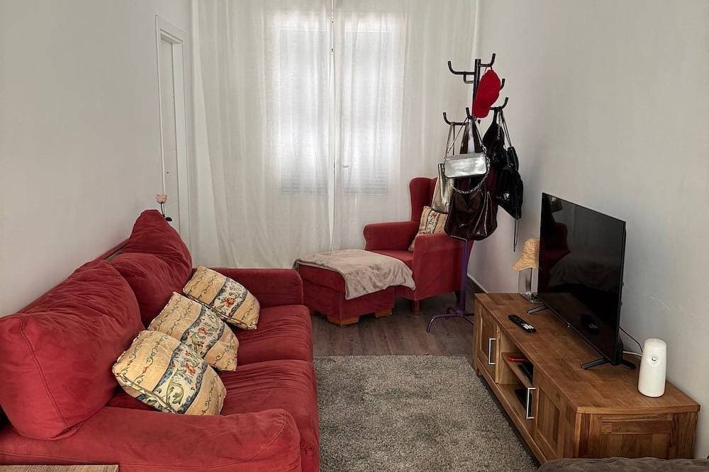 Nice and cozy house with inner courtyard and terrace of 35 m2, 200 m. from the beach. 1