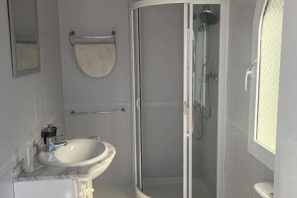 Foto 6 von 25: Lovely 3 bed 3 bath end villa with pool and beautiful port in Duquesa