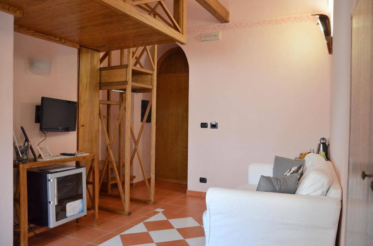 Foto 10 von 21: Double Room with Courtyard View