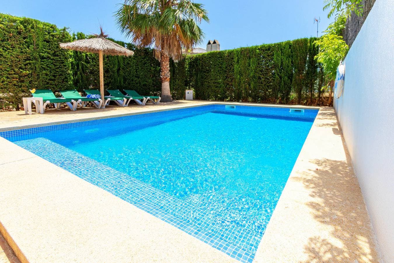 Foto 6 von 44: Villa Lagoa | Saltwater Pool & Walk to the Beach