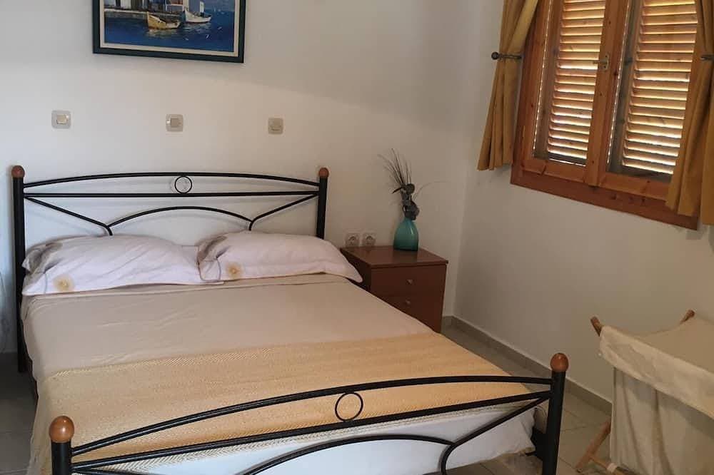Foto 2 von 30: Spacious 3 becroom Villa with private pool, patio and roof terrace.