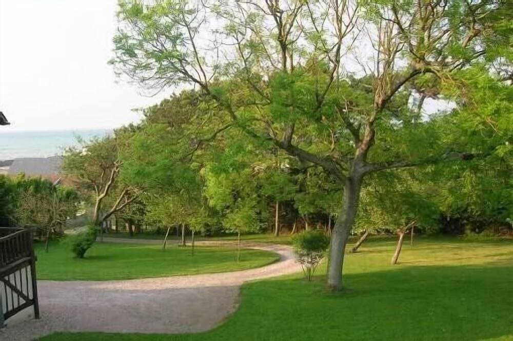 Foto 11 von 30: Ferienhaus mit Charme in einem Landschaftsgarten mit Blick aufs Meer