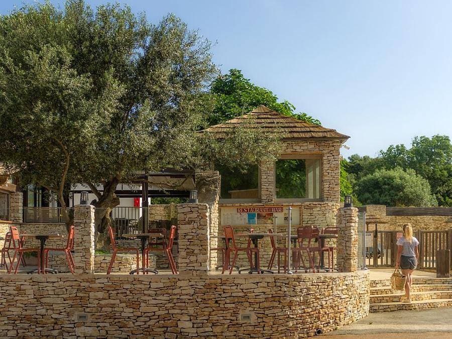 Foto 11 von 53: Camping Campo di Liccia - Bungalowzelt 4 personen - 2 Zimmer - ohne Sanitäranlagen
