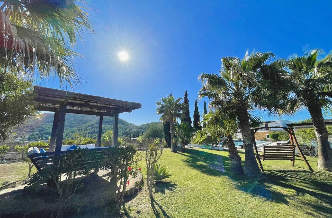 Foto 8 von 35: Villa „El Palau De Can Sergent“ mit Bergblick, WLAN und Klimaanlage