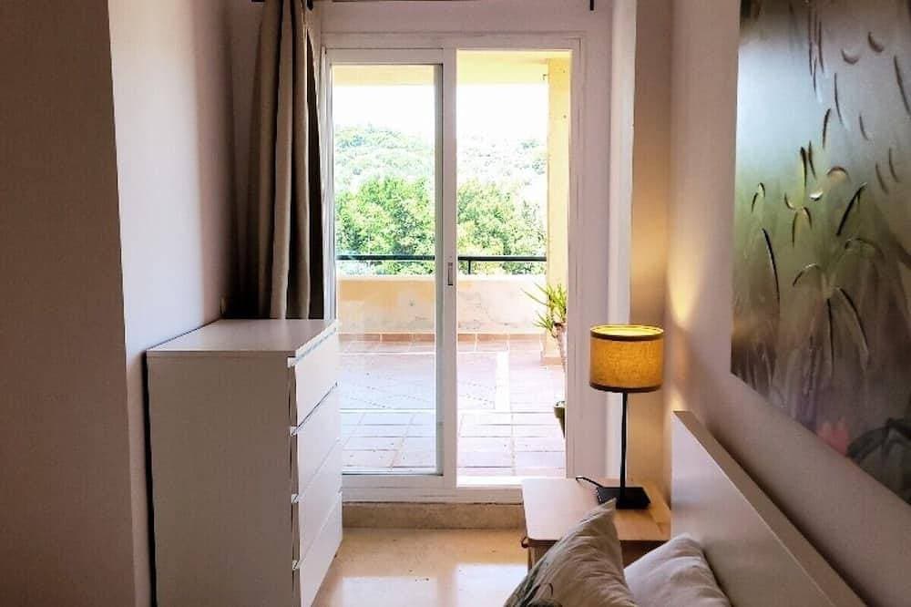 Foto 3 von 30: Atractivo Piso de1 Dormitorio, Los Patios de Santa Maria Golf, Elviria-marbella