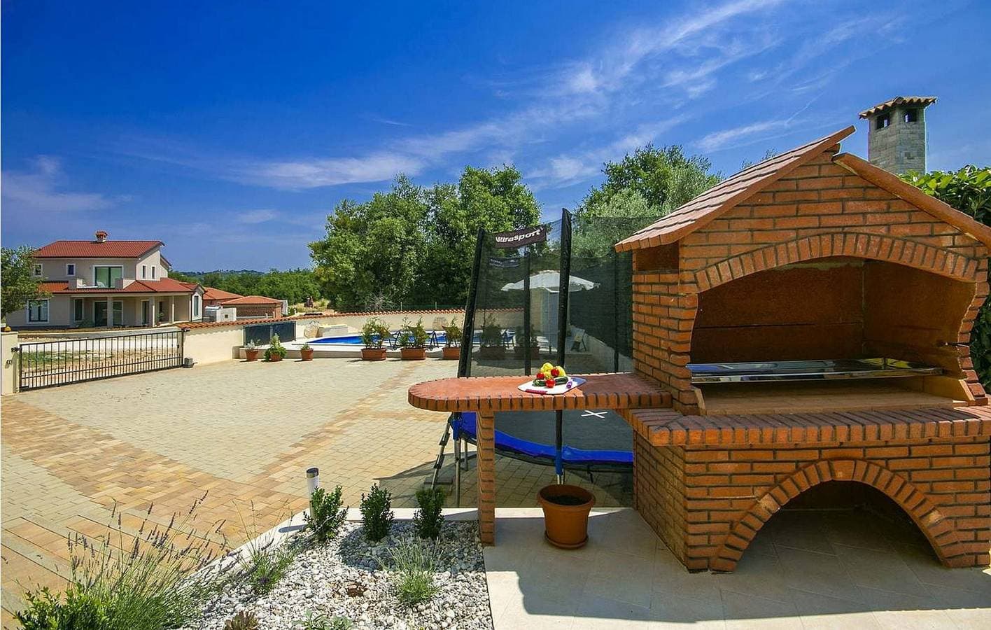 Foto 7 von 29: Gemütliche 2-Zimmer-Wohnung mit Pool und Terrasse in der Nähe des Stadtzentrums