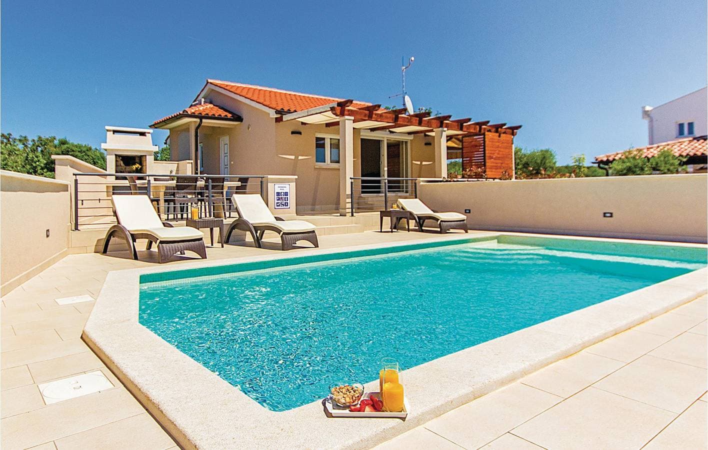 Foto 3 von 39: Reizendes Apartment mit Pool, Terrasse und WLAN in der Nähe des Strandes von Bijeca