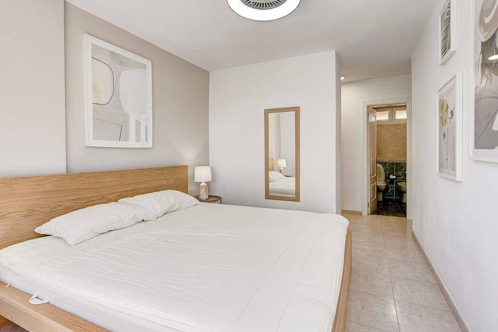 Foto 4 von 15: Winter Gardens, Golf del Sur, 2 Bedrooms 2 Bathrooms apartment with terraze