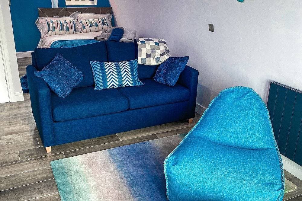 Foto 5 von 22: Derecroft Glamping Luxury Lodgepods with Jacuzzi Hot Tub