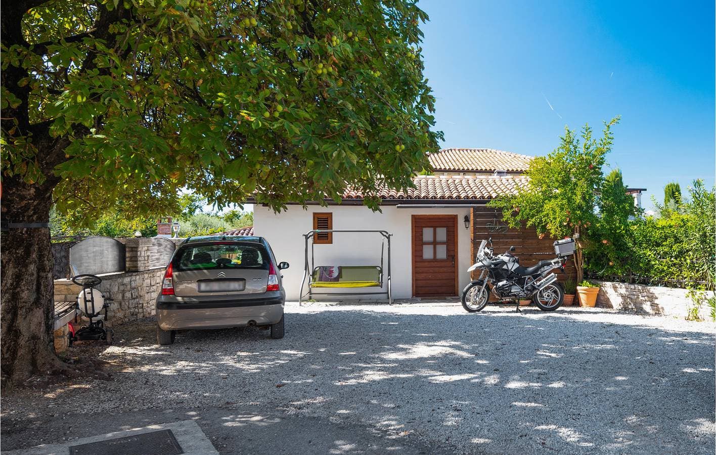 Gemütliche Ferienwohnung mit Terrasse, Parkplatz und WLAN in der Nähe von Sveti Lovrec 1