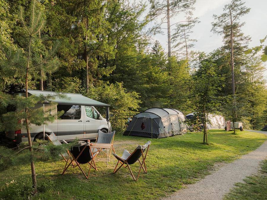Foto 2 von 81: Forest Camping Mozirje - Unterkunft 3 personen - Glamping Hut Forest Bed