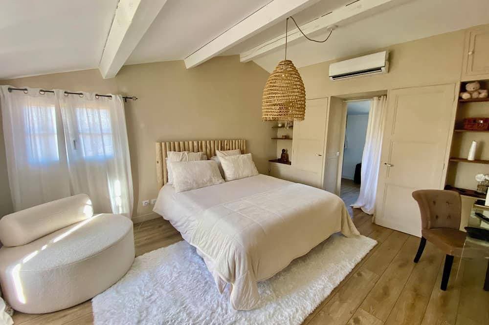 Foto 2 von 29: Provencal villa near the beach for 10/12 people