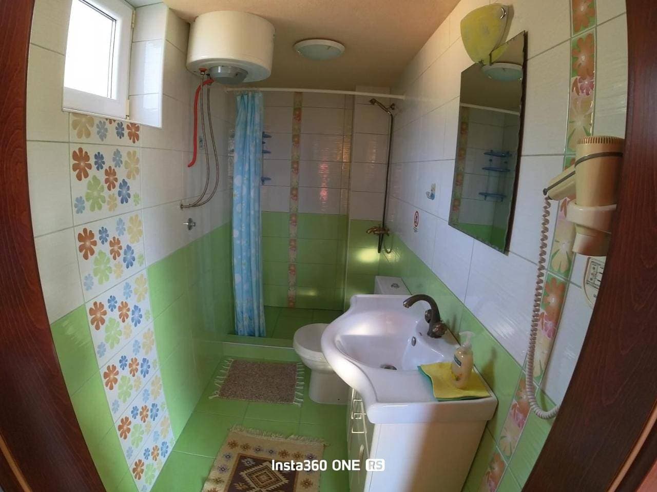 Foto 9 von 23: Family Room with Private Bathroom