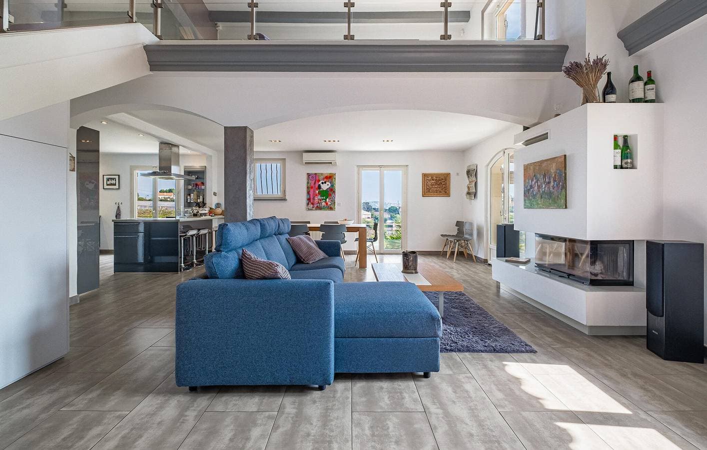 Foto 4 von 40: Luftiges Apartment mit Klimaanlage, Parkplatz, Pool und Fluss
