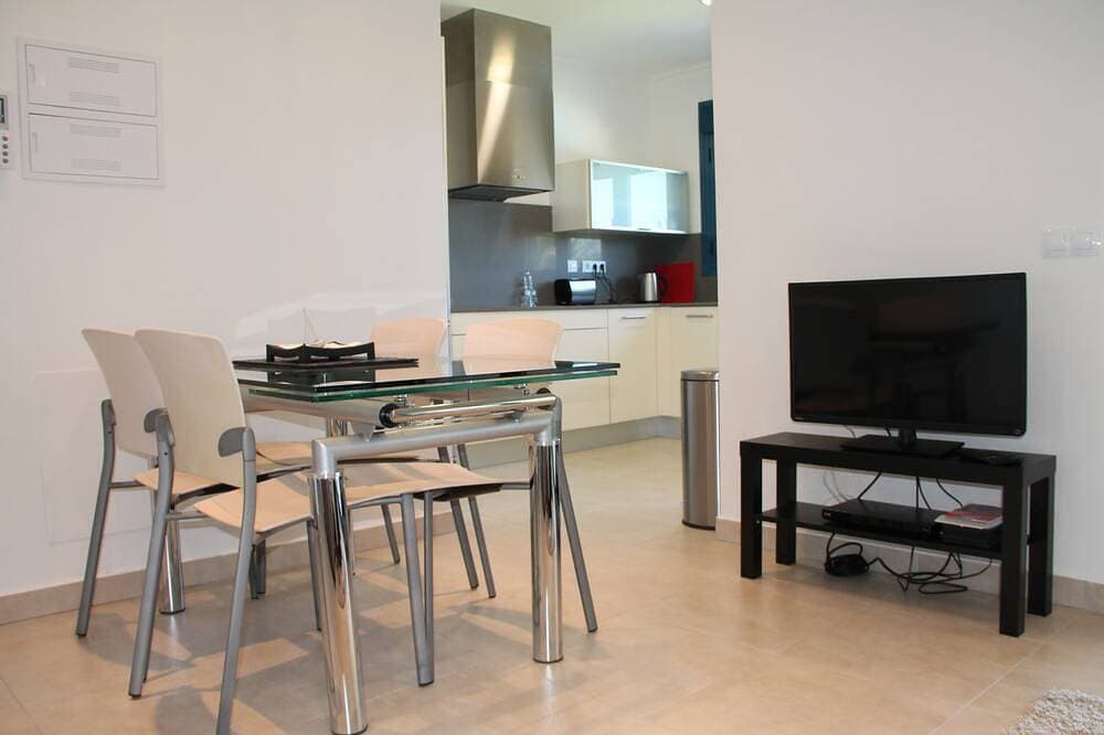 Foto 12 von 24: Neue Luxuswohnung in erster Strandlinie mit Meer- und Bergblick und Wi-Fi
