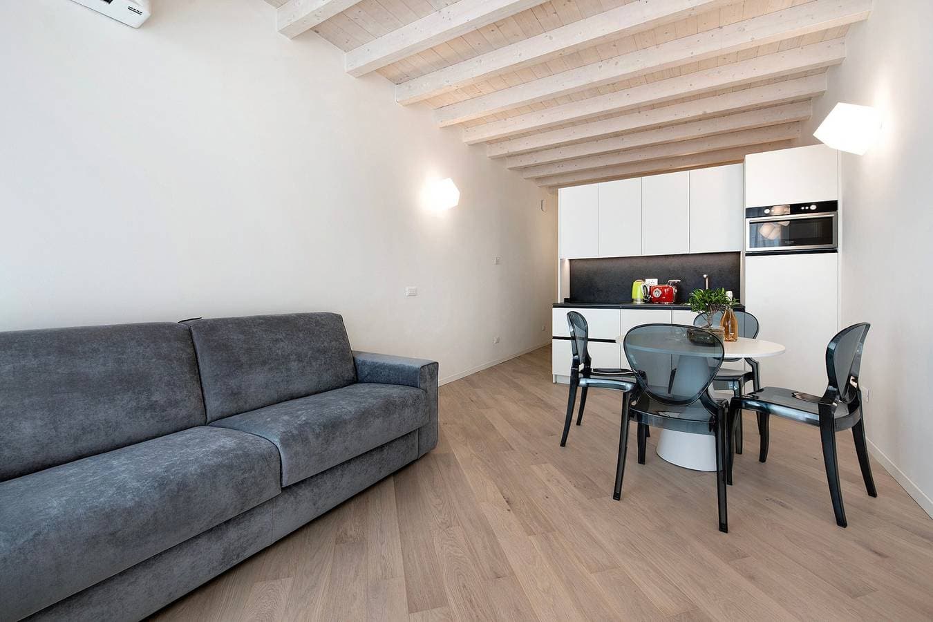 Foto 9 von 29: Ferienwohnung 'Flat 1' mit Seeblick, WLAN und Klimaanlage