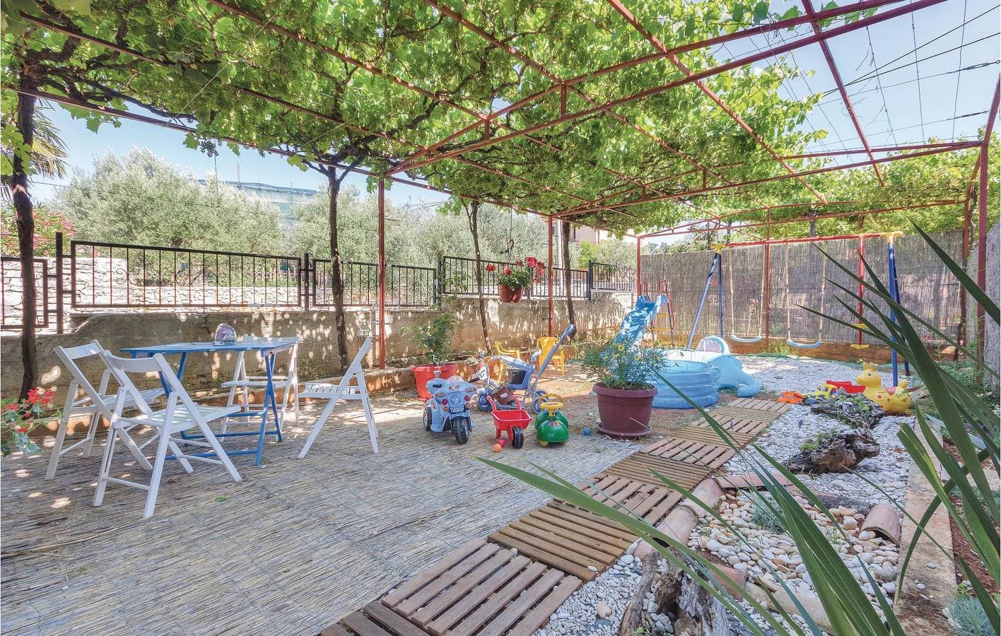 Foto 5 von 21: Gemütliche Ferienwohnung mit Terrasse, WLAN, in der Nähe des Strandes Duga Uvala