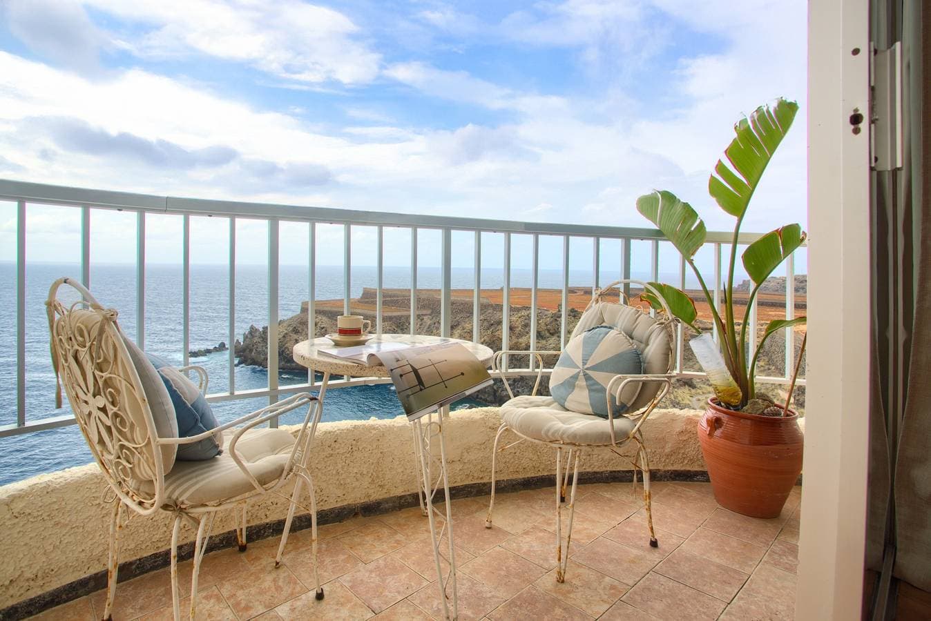 Foto 3 von 34: Ferienstudio 'Atlantic Retreat' mit Meerblick, Gemeinschaftspool und Wi-Fi