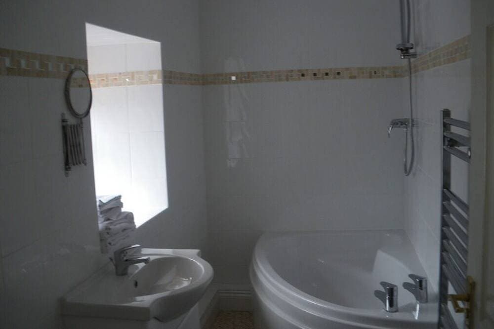 Foto 9 von 23: Cottage-Ensuite mit Dusche-The Bull Pen