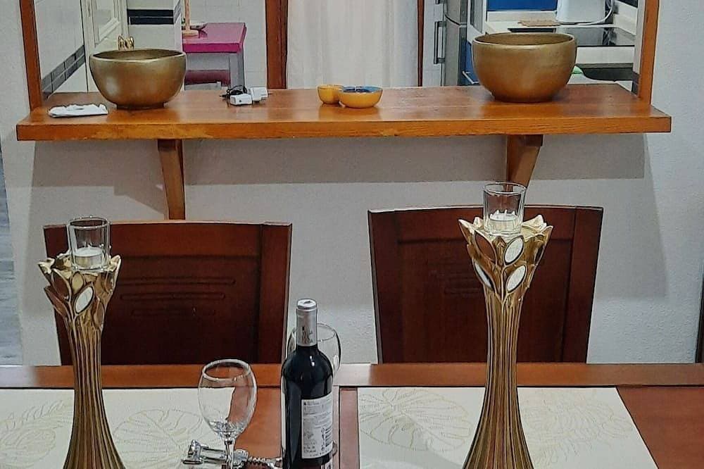 Foto 12 von 28: Gut ausgestattete 2 Schlafzimmer, 2 Badezimmer Apartment im Poolbereich
