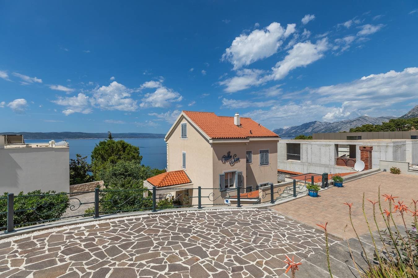 Foto 2 von 34: 2-Zimmer-Ferienwohnung mit Terrasse und Meerblick Brela, Makarska A-20708-c