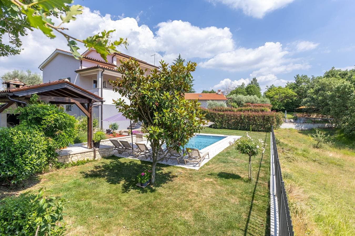 Foto 4 von 31: Ferienhaus Vesna mit Pool