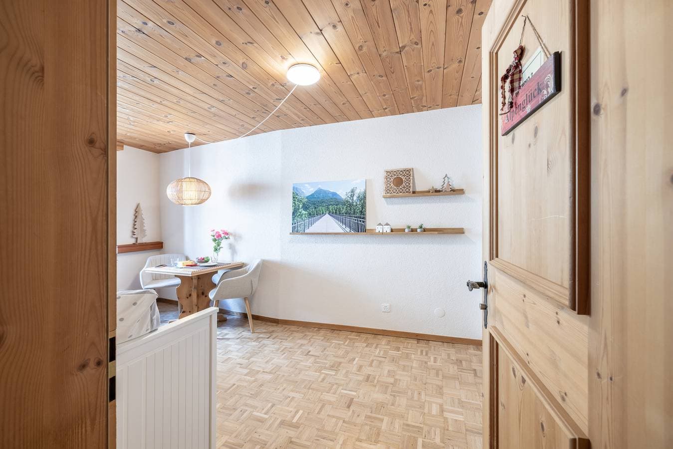 Foto 5 von 12: Chasa Vi Studio: mitten im Zentrum von Scuol gelegen