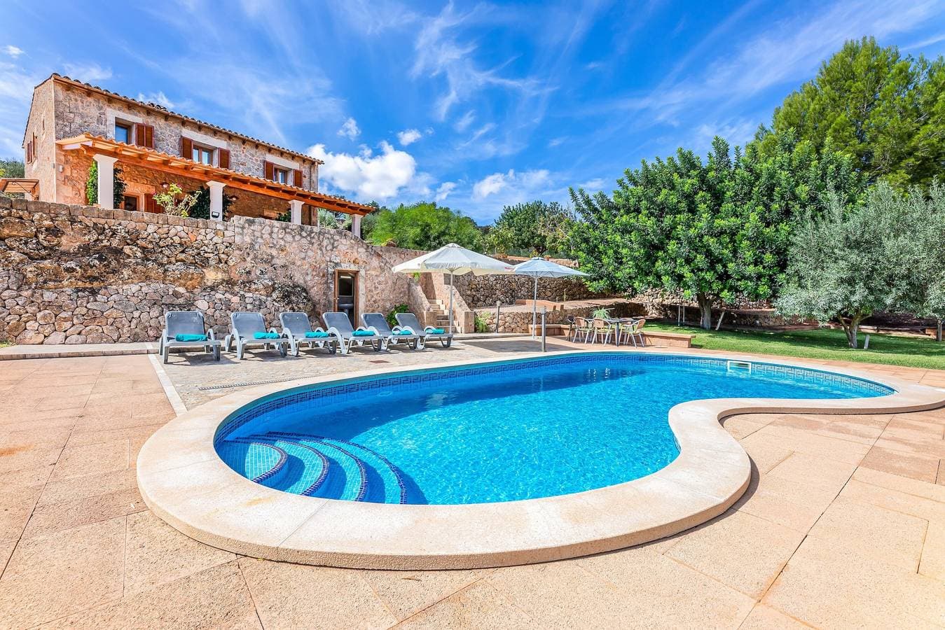 Foto 2 von 26: Villa 'Can Mirló' mit Bergblick, Pool und WLAN