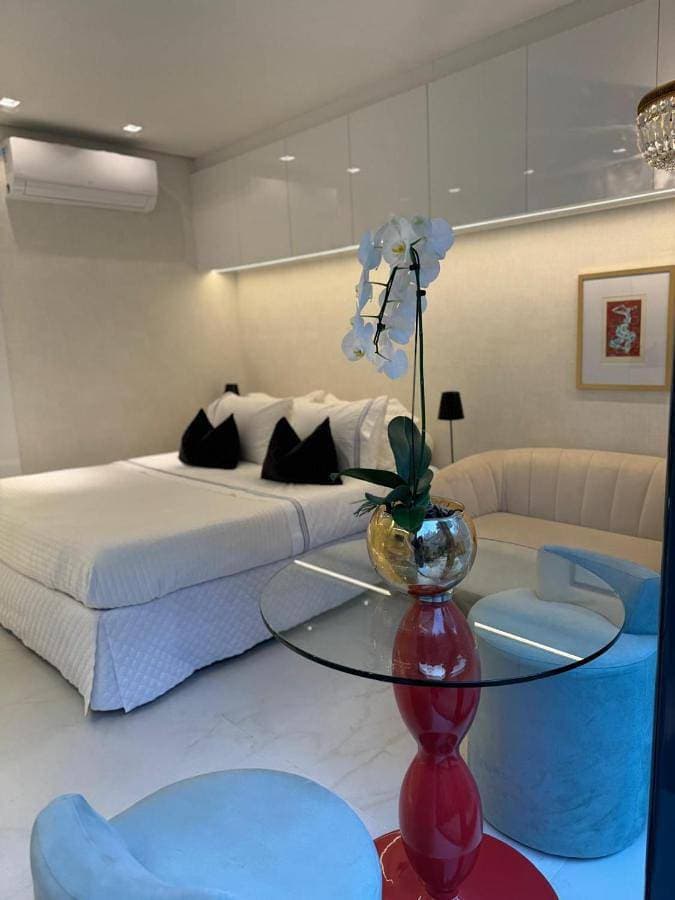 Studio with Private Garden in Mont-Serrat 1