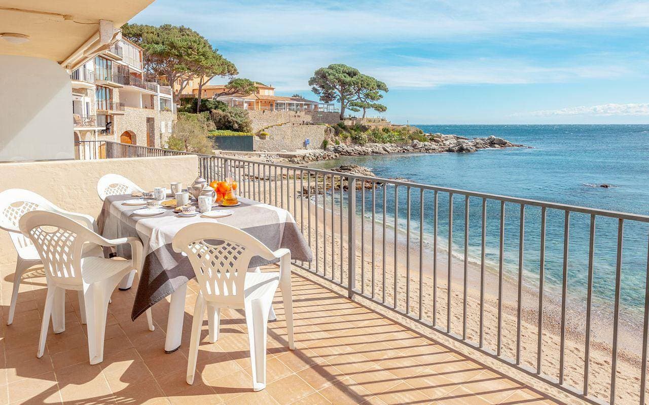Voramar E-Ferienwohnung am Strand -Calella de Palafrugell-Costa Brava 1