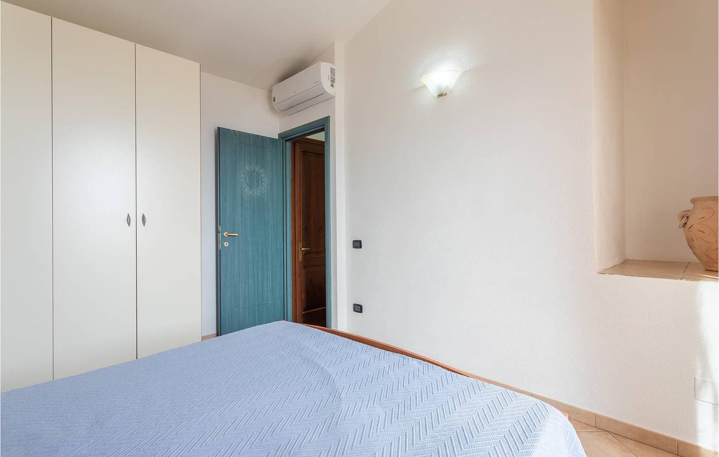 Foto 10 von 27: Apartment mit Meerblick, Parkplatz, Küche und Strand in der Nähe