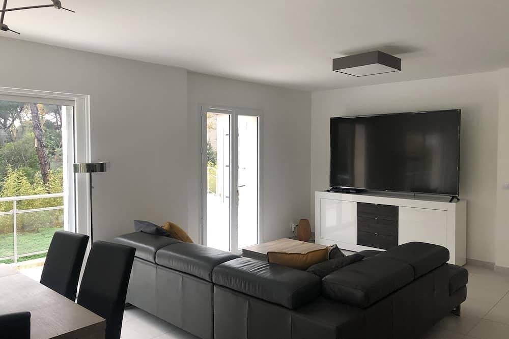 Foto 8 von 30: Air-conditioned detached villa with secure/heated swimming pool and large garden