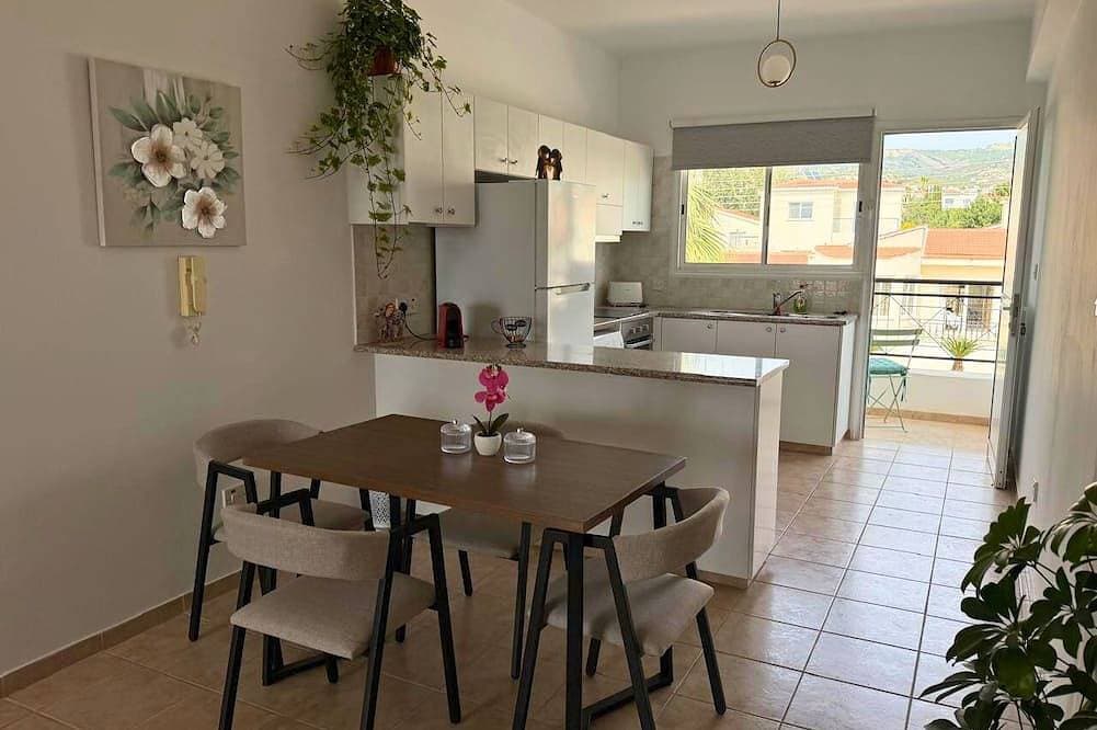 Foto 11 von 21: Sea View Family Retreat with Pool & Balcony - Near Coral Bay