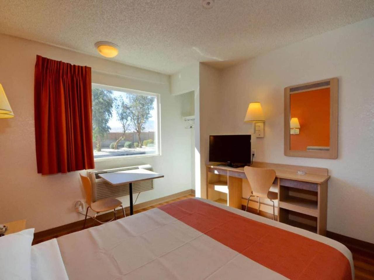 Gemütliches Zimmer mit Queensize-Bett | Pool | Kostenloses WLAN 1