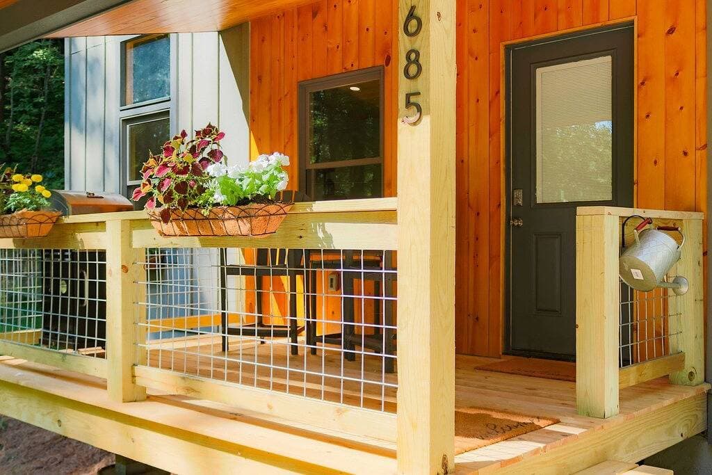 Foto 7 von 22: Modern Smoky Mtn Cabin w/ Hot Tub & Fire Pit | Near Bryson City