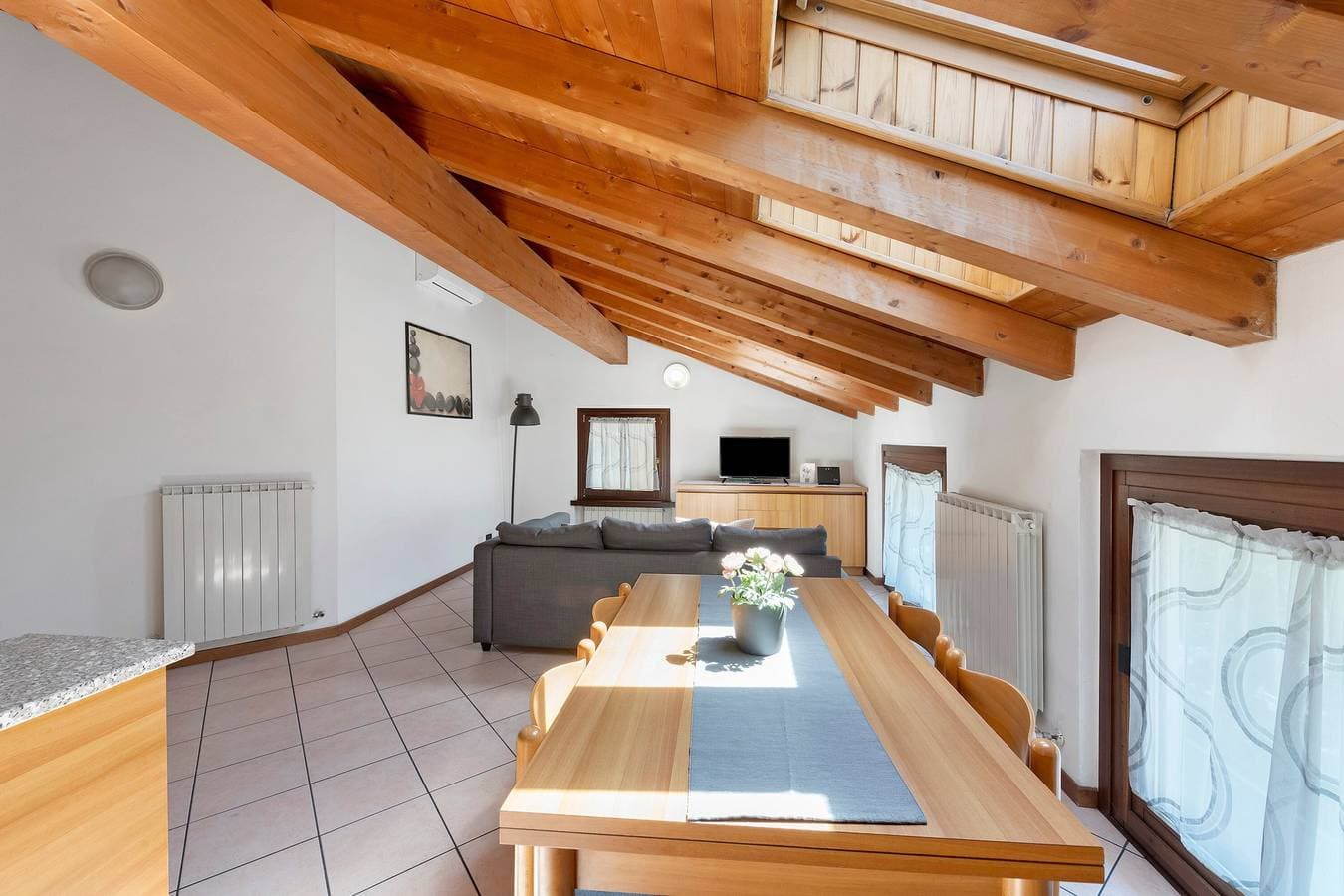 Foto 5 von 18: Apartment „La Mansarda Sul Lago“ mit Seeblick, WLAN und Klimaanlage