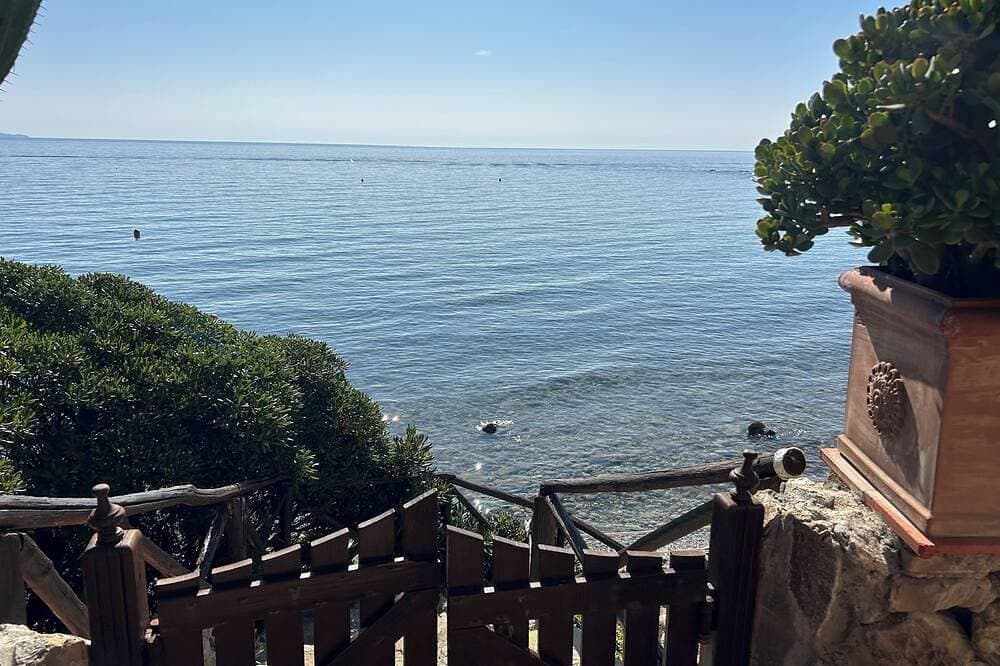Foto 8 von 30: Eine erstaunliche Ferienwohnung direkt am Meer in der Toskana Monte Argentario Blick