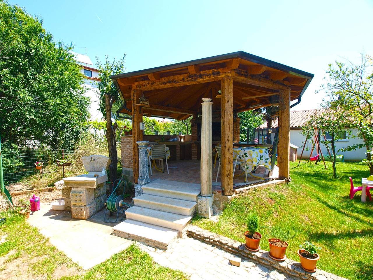 Foto 3 von 31: Ferienwohnung für 4 Personen mit Terrasse