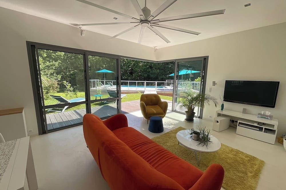 Foto 12 von 30: Villa Contemporaine Avec Piscine . Le 210