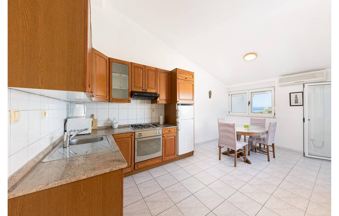Foto 5 von 21: Gemütliches Apartment mit Meerblick, Terrasse, Parkplatz und WLAN – 900 m vom Strand entfernt