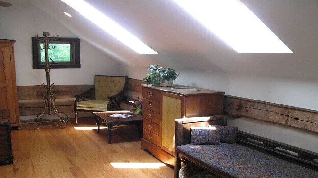 Foto 12 von 32: Vintage River Cabin, Log, Riverfront, Kamin, Dock, Whirlpool, Oberlichter, Charme