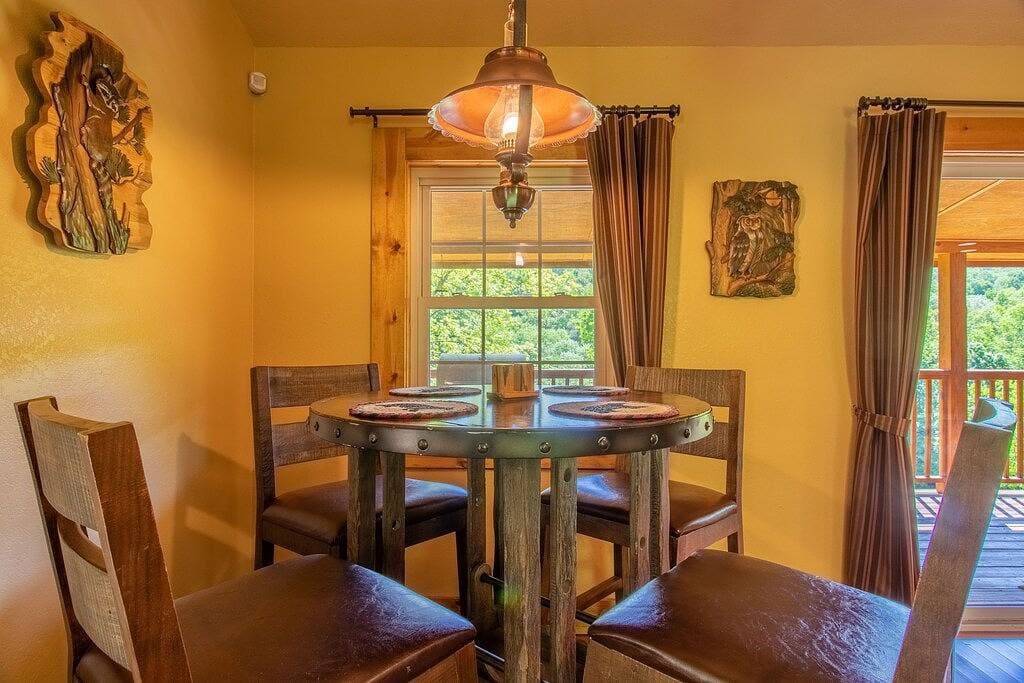 Foto 6 von 47: Cabin with River View located between Cherokee & Bryson City, 5 miles to casino!