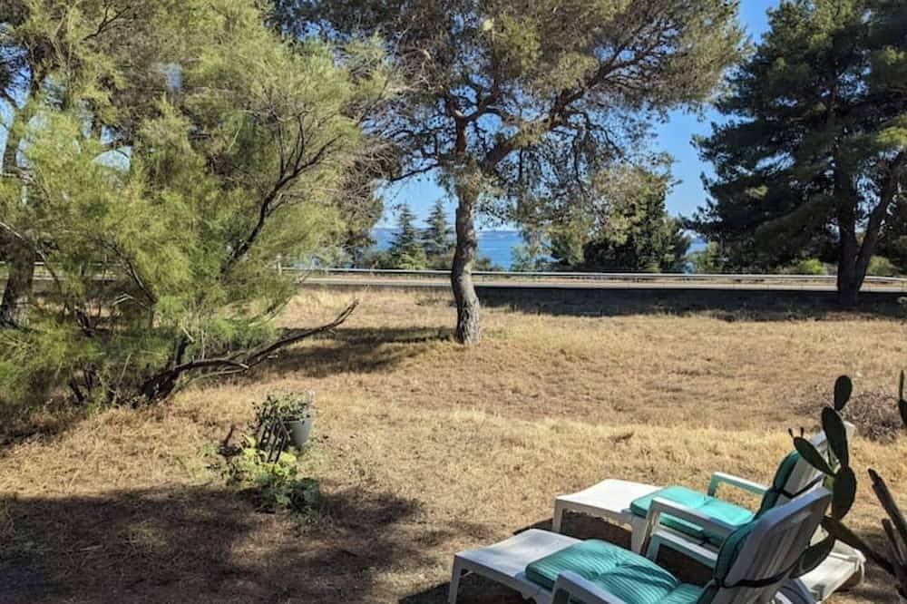 Independent studio 35m2 facing pond and beach 1
